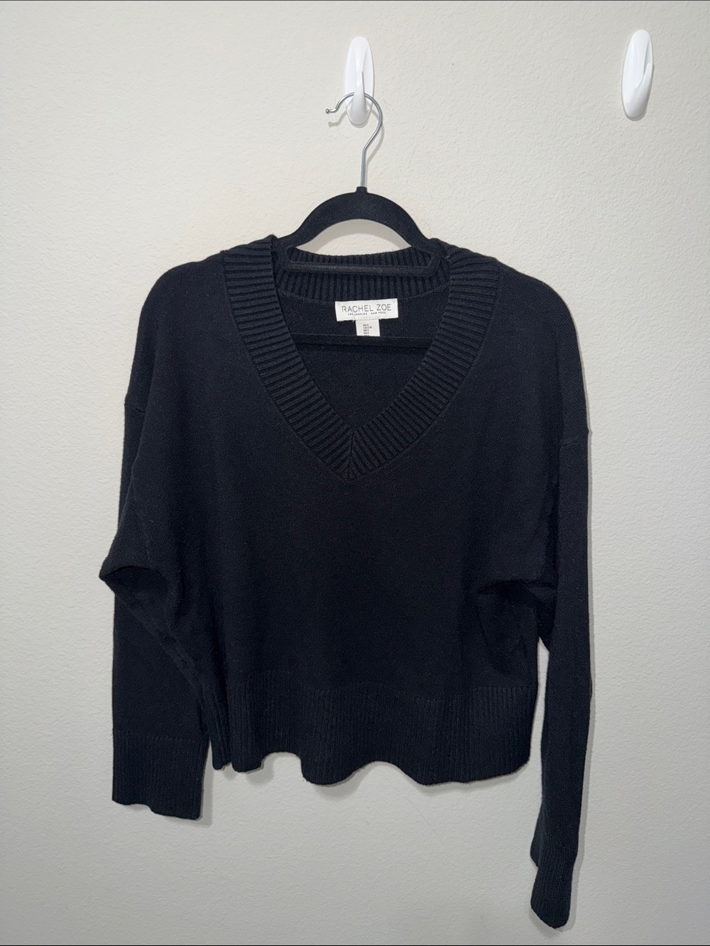Rachel Zoe Black V-Neck Knit Pullover. AU26B
